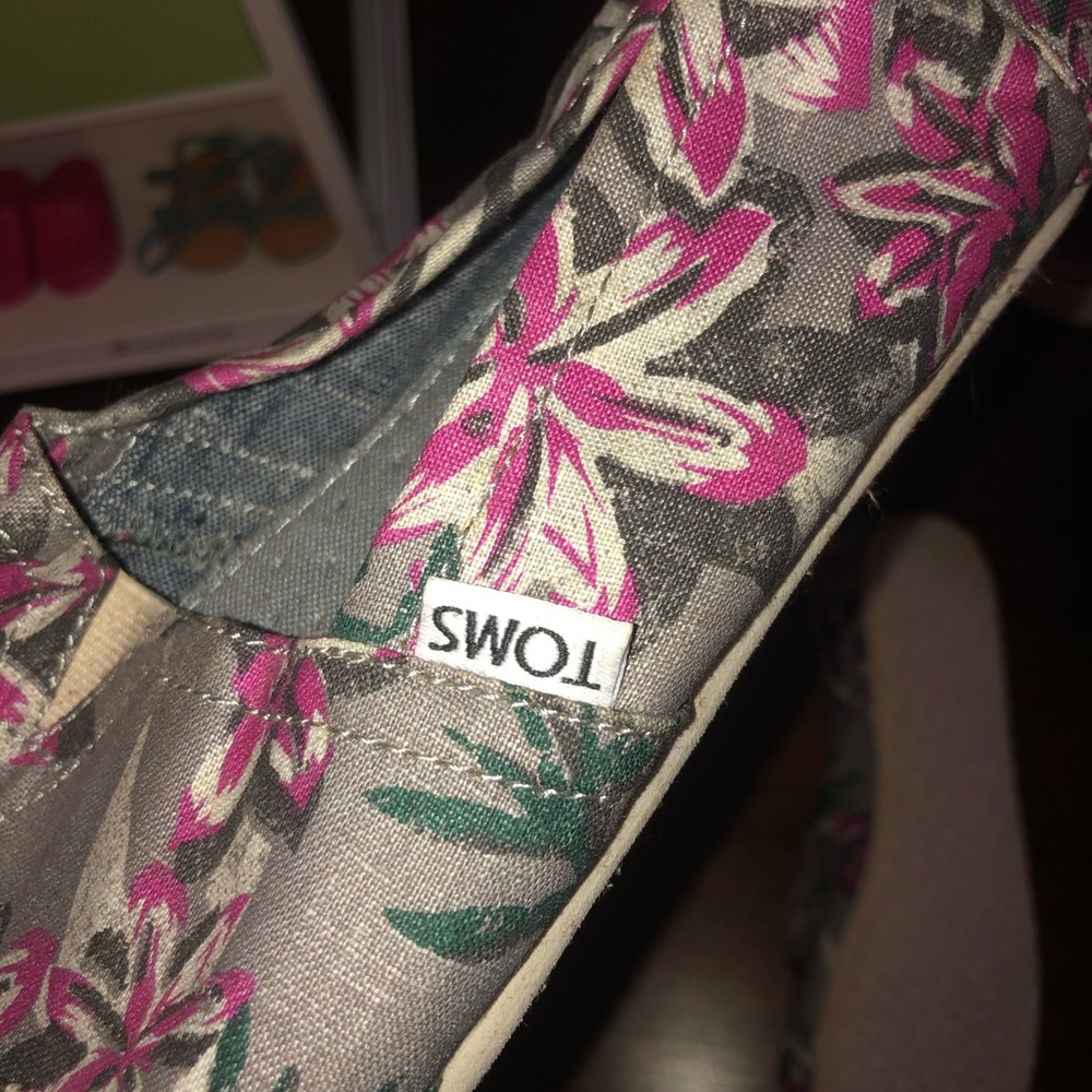 Toms